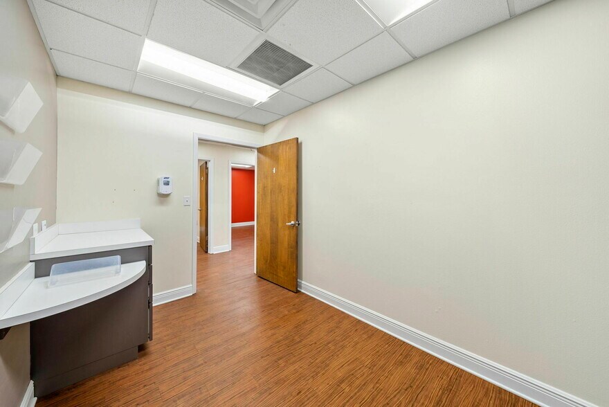 More Photos Of 1600 Jenks Ave, Panama City Medical For Sale