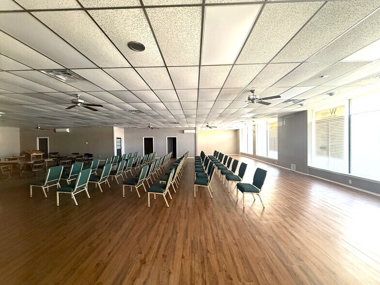 More Photos Of 1107 Main St, Woodward Storefront For Sale