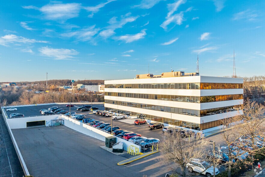 More Photos Of 255 Executive Dr, Plainview Medical For Lease