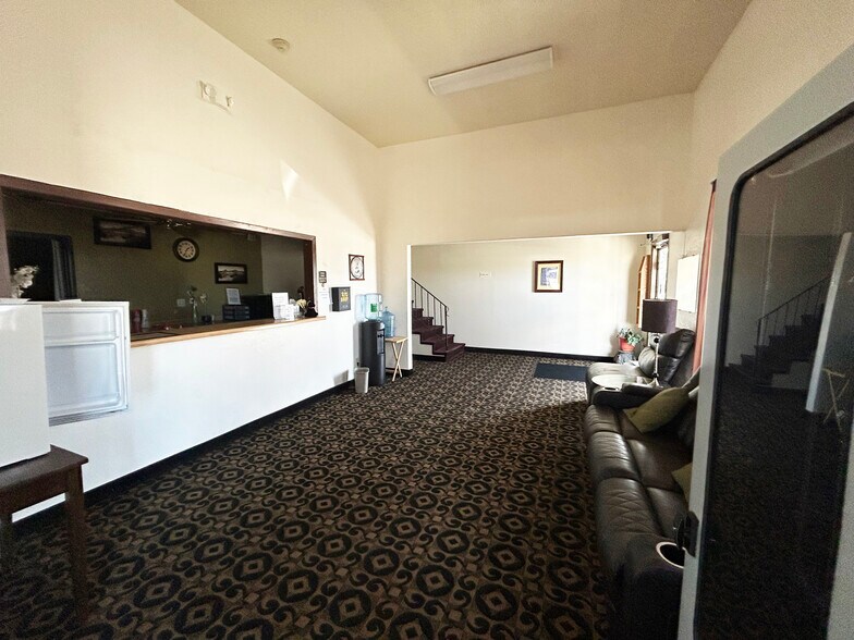 More Photos Of 1025 E 4th St, Ainsworth Hospitality For Sale