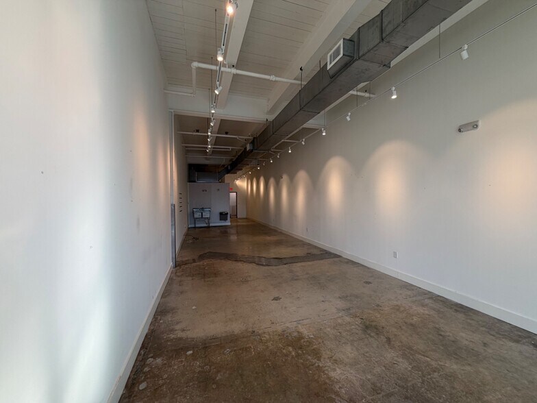 More Photos Of 2400 Bull St, Savannah Supermarket For Lease