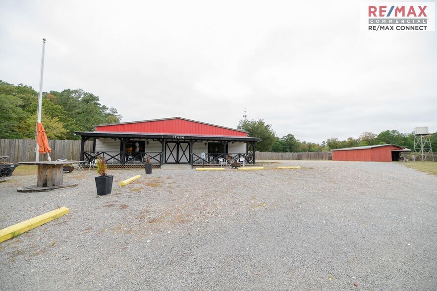 More Photos Of 17466 Benns Church Blvd, Smithfield Freestanding For Sale