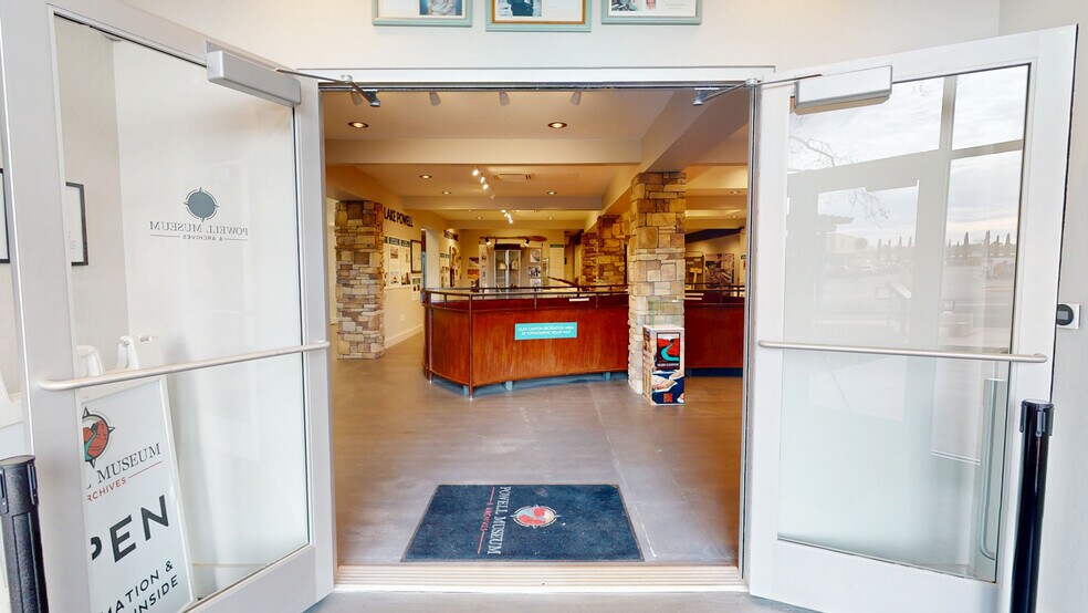 More Photos Of 6 N Lake Powell Blvd, Page Freestanding For Sale