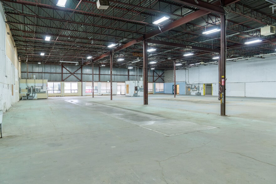 More Photos Of 155-165 Av Labrosse, Pointe-claire Warehouse For Lease