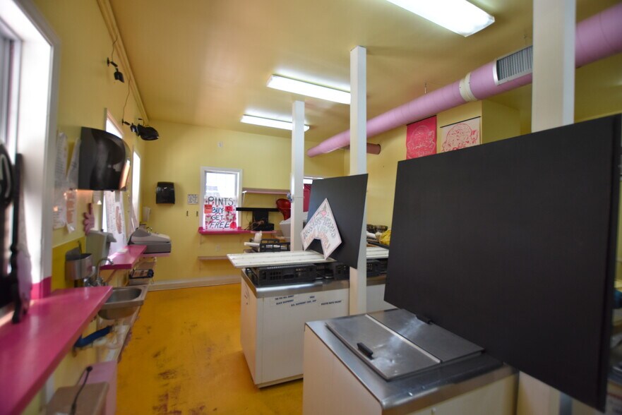 More Photos Of 146 Calef Hwy, Barrington Flex For Sale