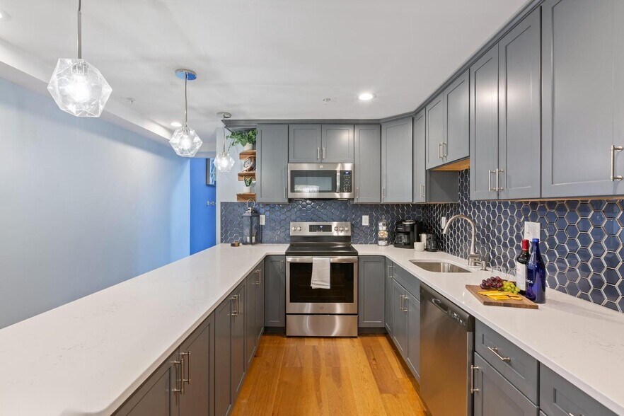 More Photos Of 220 West St, Annapolis Office For Sale