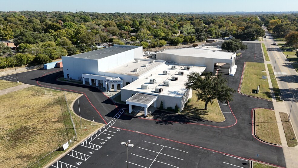 More Photos Of 6801 Meadowbrook Dr, Fort Worth Specialty For Sale