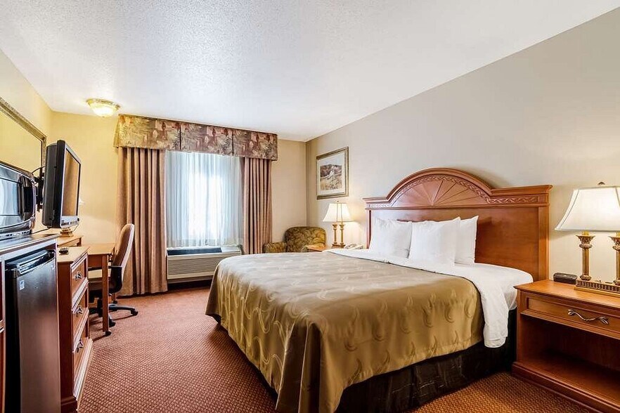 More Photos Of 1420 W 3rd St, Alliance Hotel For Sale