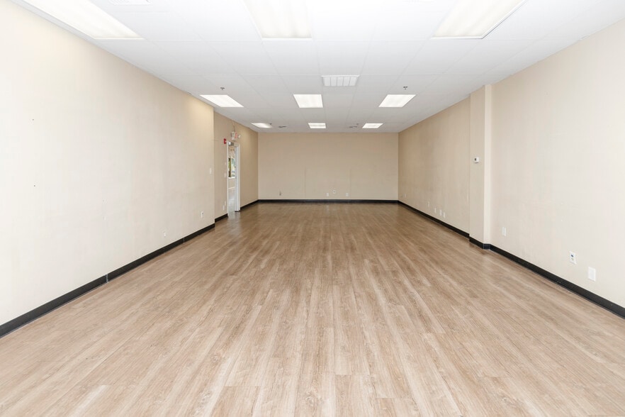 More Photos Of 333 W 18th St, Merced Office For Sale