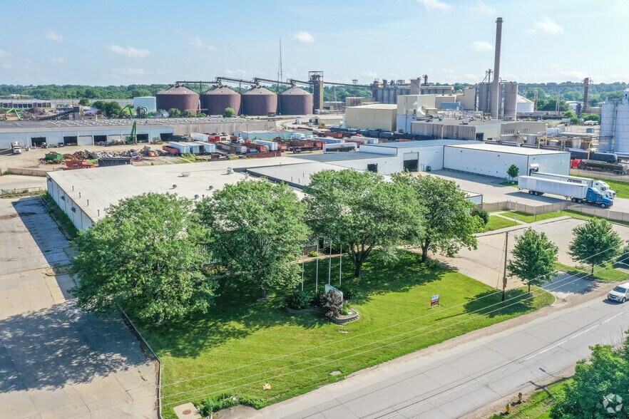More Photos Of 1800 Hull Ave, Des Moines Manufacturing For Lease