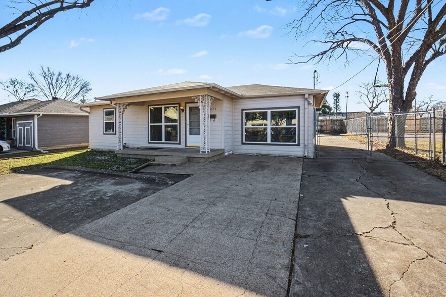 More Photos Of 1004 18th Pl, Plano Office For Lease