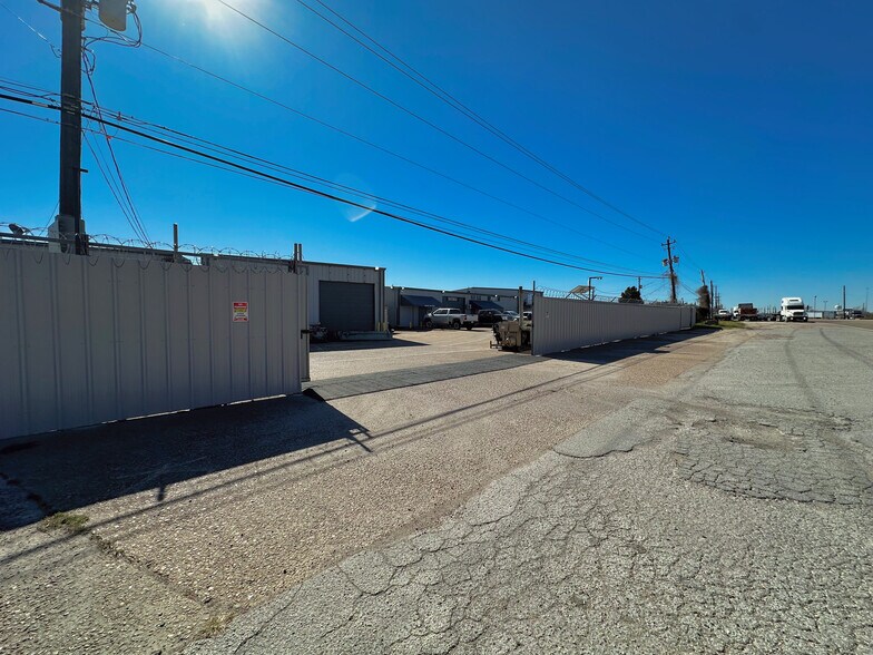 More Photos Of 17130 Market St, Channelview Warehouse For Sale