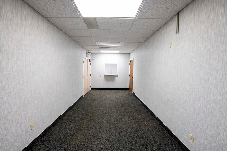 More Photos Of 6701 Rockside Rd, Independence Medical For Lease