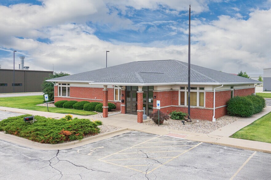 More Photos Of 407 Detroit Ave, Bloomington Office For Sale