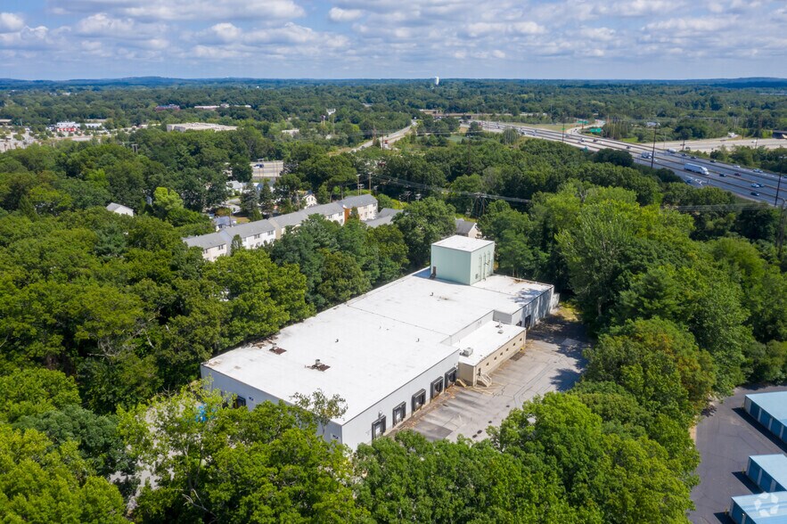 More Photos Of 33 Glen Ave, Chelmsford Warehouse For Lease