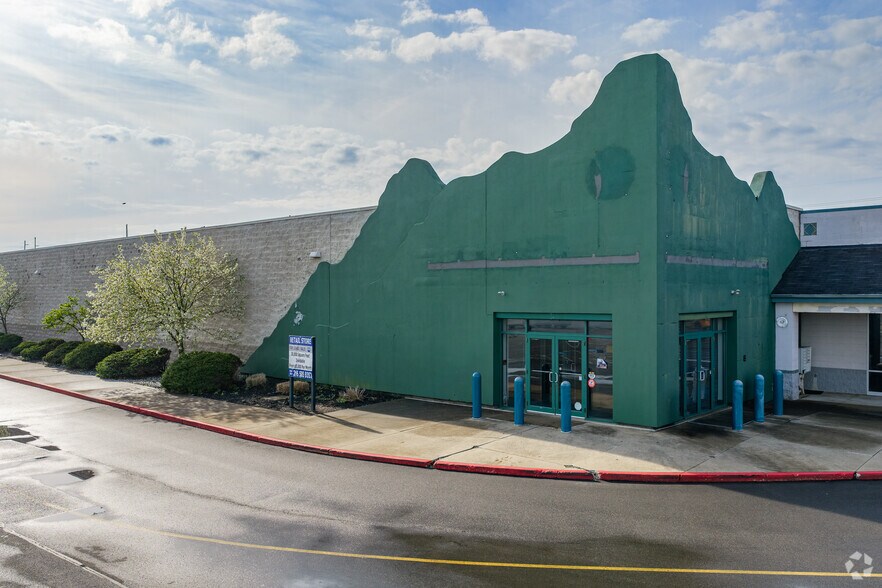 Primary Photo Of 5244 Cobblestone Rd, Sheffield Village Storefront For Lease
