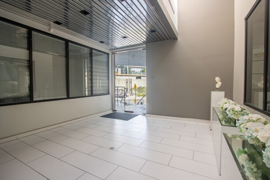 More Photos Of 10020 National Blvd, Los Angeles Loft Creative Space For Sale