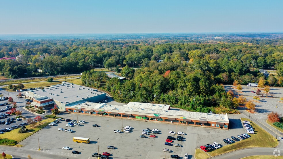 More Photos Of 120-164 N Lee St, Forsyth Unknown For Lease