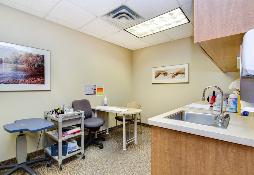 More Photos Of 7201-7245 University Ave NE, Fridley Medical For Lease