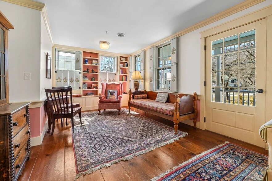 More Photos Of 31 Huntington Pl, Rochester Apartments For Sale