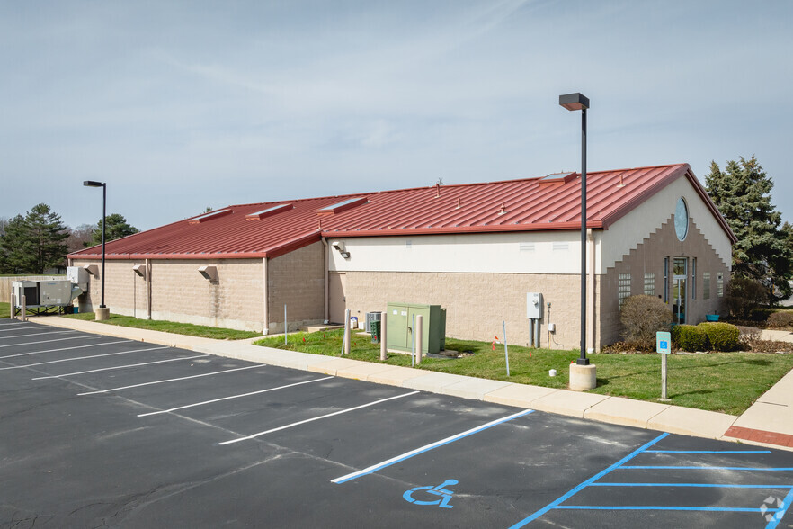 Primary Photo Of 3240 Briarfield Blvd, Maumee Veterinarian Kennel For Sale