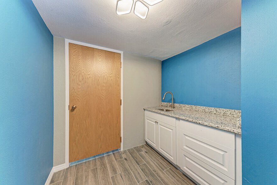 More Photos Of 1771 Manatee Ave W, Bradenton Loft Creative Space For Lease