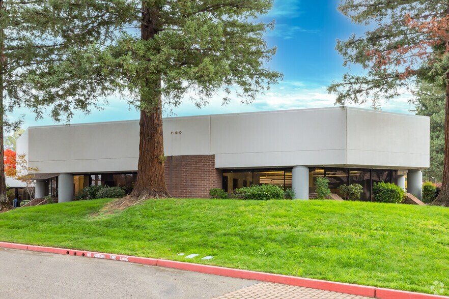 More Photos Of 103 Woodmere Rd, Folsom Light Distribution For Lease