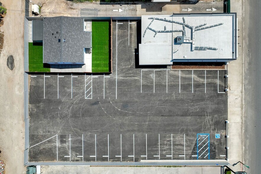 More Photos Of 1045 Main St, Ramona Freestanding For Lease