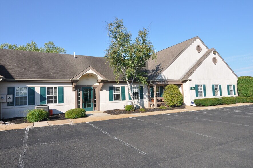 More Photos Of 5049 Swamp Rd, Fountainville Medical For Sale