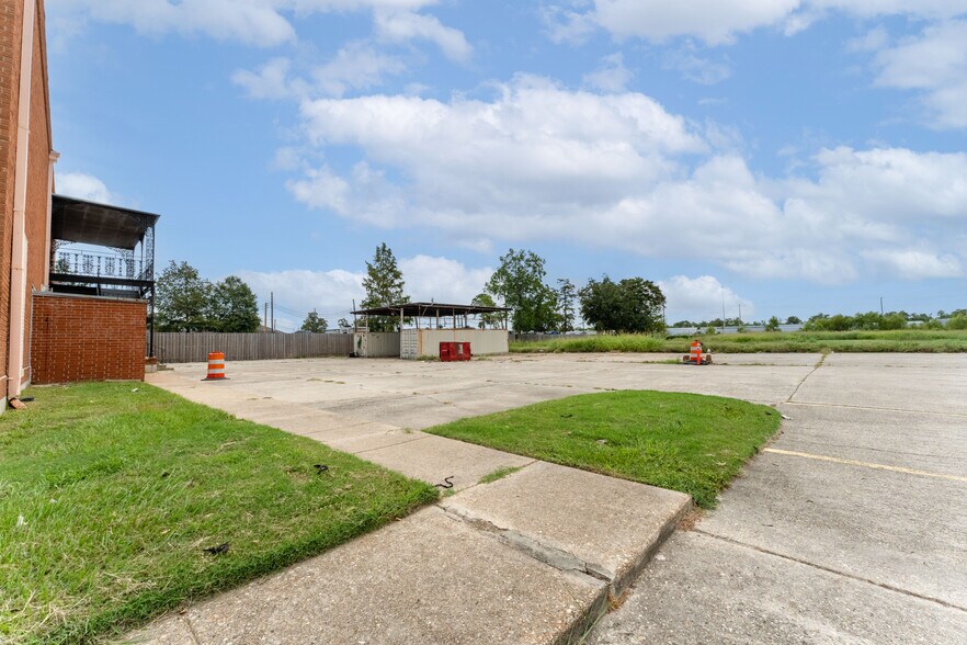 More Photos Of 7370 Chef Menteur Hwy, New Orleans Lodge Meeting Hall For Sale