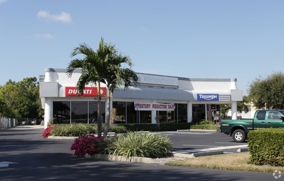 More Photos Of 16080-16090 S Tamiami Trl, Fort Myers Storefront Retail Office For Lease