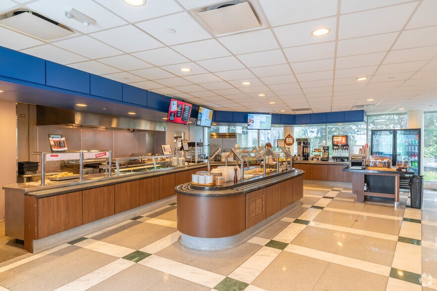 More Photos Of 500 Lake Cook Rd, Deerfield Office For Lease
