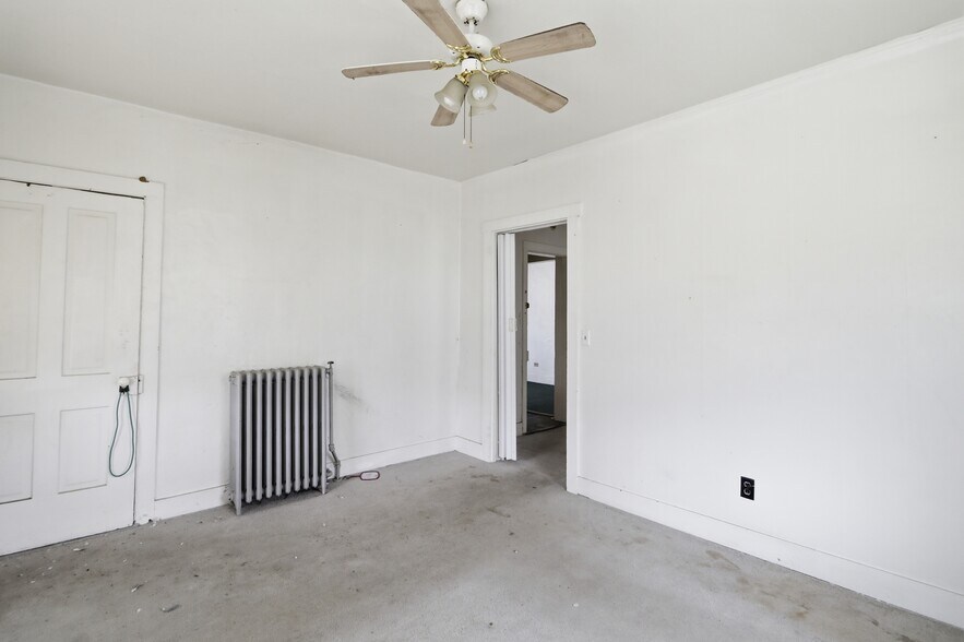 More Photos Of 14811 Broadway Ave, Frostburg Bar For Sale
