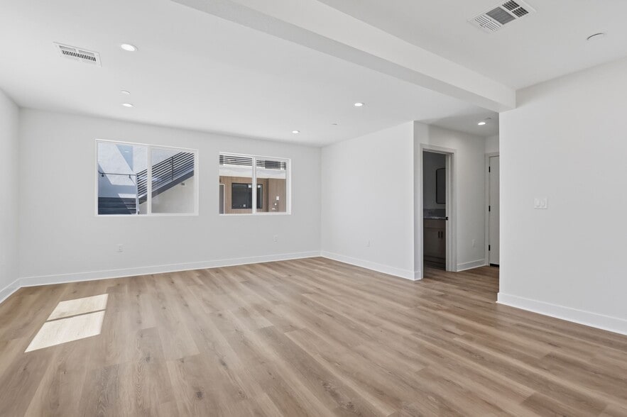 More Photos Of 1507 W 83rd St, Los Angeles Apartments For Sale