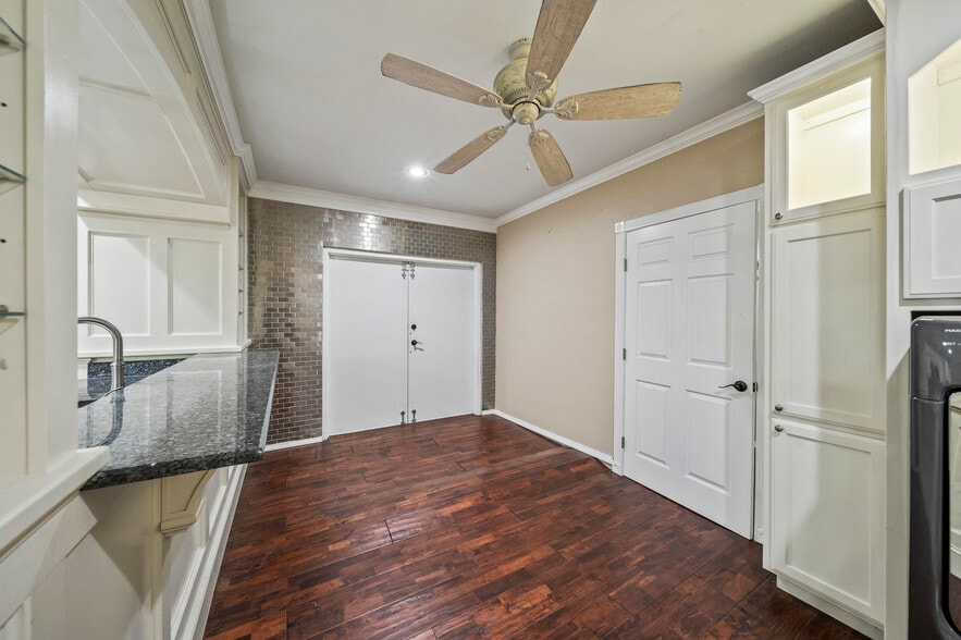 More Photos Of 4702 E 11th St, Tulsa Freestanding For Sale