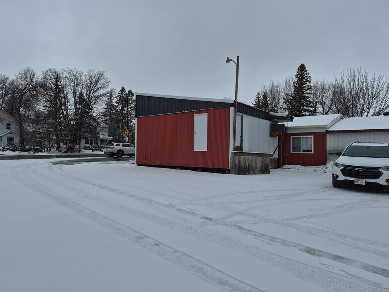 More Photos Of 118 N 4th St, Abbotsford General Retail For Sale