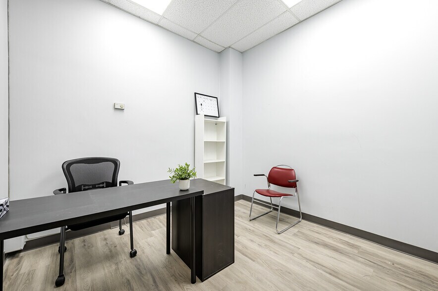 More Photos Of 7199 Boul Saint-Michel, Montréal Storefront Retail Office For Lease
