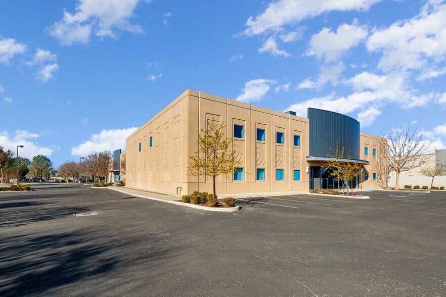 More Photos Of 5207 Young St, Bakersfield Industrial For Sale