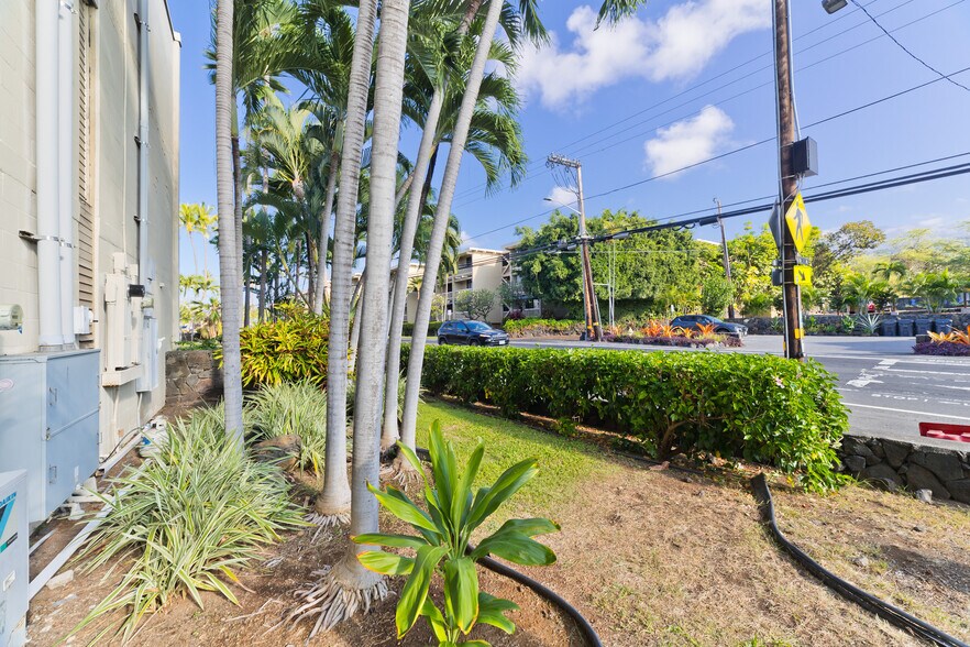 More Photos Of 76-6246 Ali'i Dr, Kailua Kona Hotel For Sale