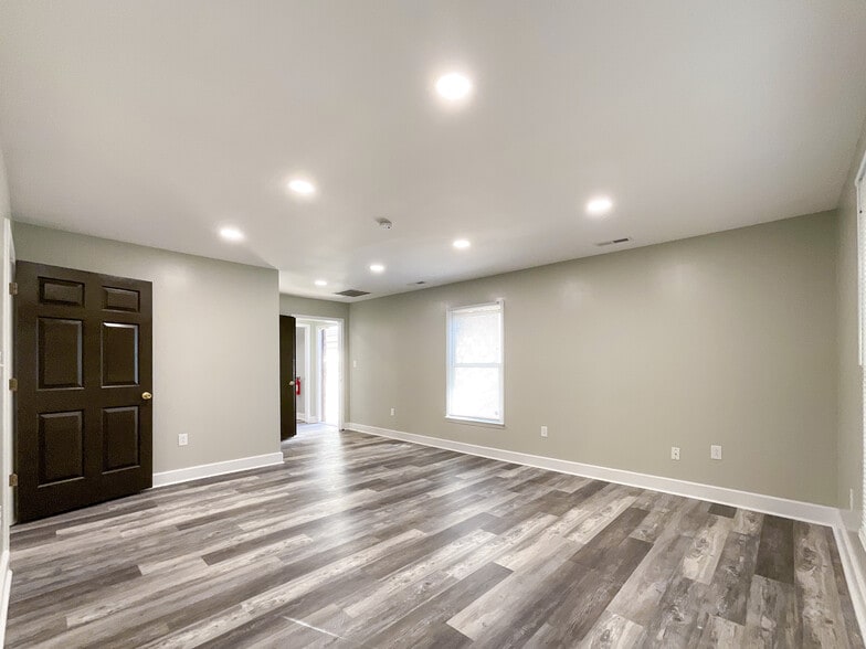 More Photos Of 1804 Lucas Ln, Charlotte Industrial For Lease