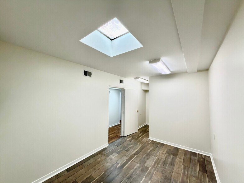 More Photos Of 15216 Vanowen St, Van Nuys Medical For Lease