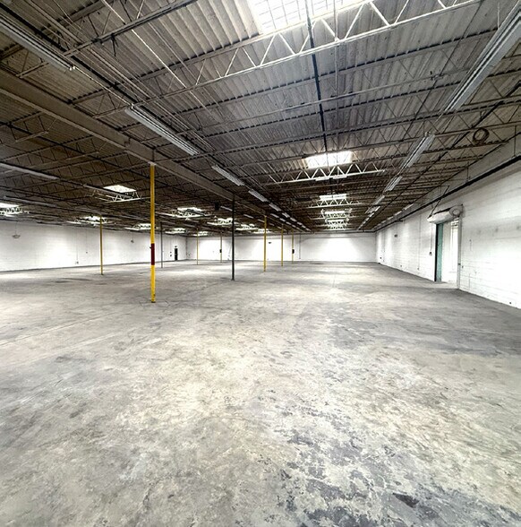 More Photos Of 2615 Elmhurst Ln, Portsmouth Warehouse For Lease