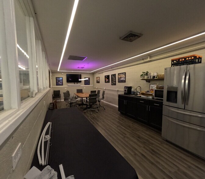 More Photos Of 6501 N Avondale Ave, Chicago Manufacturing For Sale