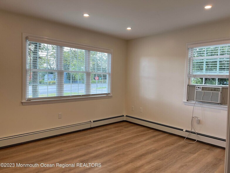 More Photos Of 307 Herbertsville Rd, Brick Storefront Retail Office For Lease