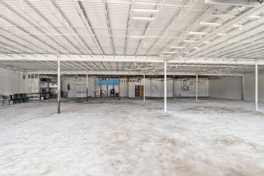 More Photos Of 8717 W Judge Perez Dr, Chalmette Office For Sale