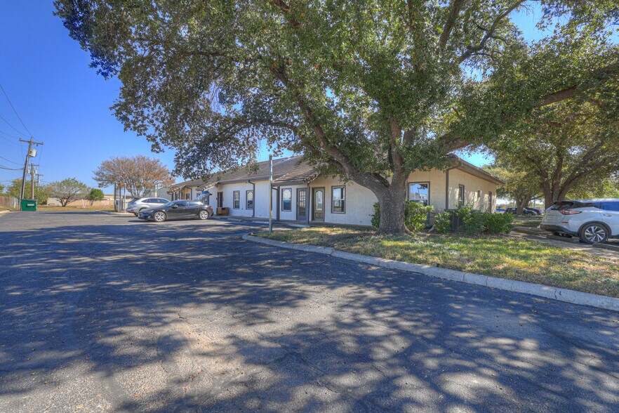 More Photos Of 3 Commercial Pl, Schertz Office For Lease