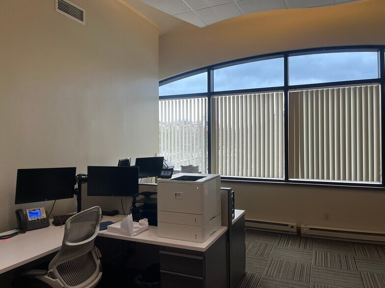 More Photos Of 4500 Brooktree Rd, Wexford Medical For Lease