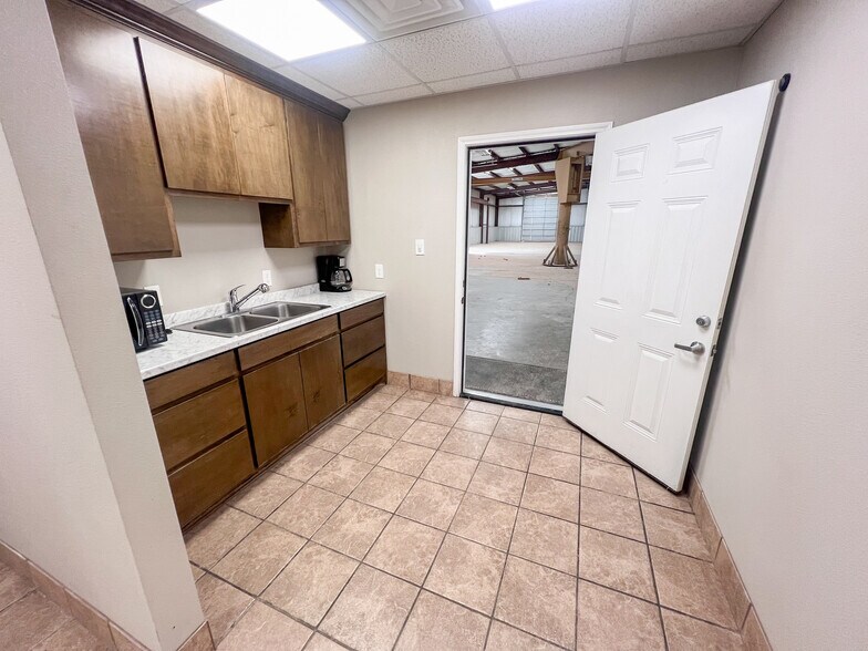 More Photos Of 6610 E Hwy 80 & 6618 E Hwy 80, Midland Industrial For Sale