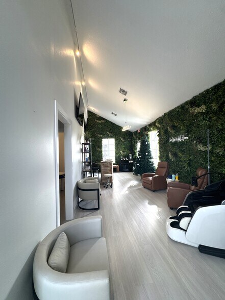 More Photos Of 717-719 Broadway, Dunedin Freestanding For Lease