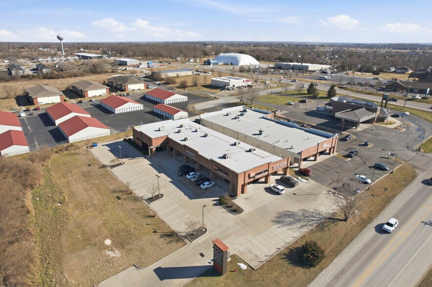 More Photos Of 5540-5550 N Farmer Branch Rd, Ozark General Retail For Sale